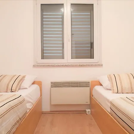 アパート Comfort With Big Balcony - *
