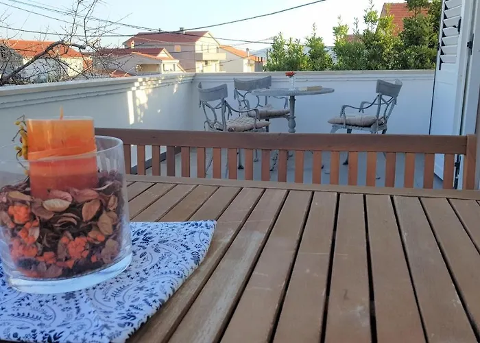 Comfort With Big Balcony - ザダル